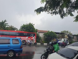 Bus Melintang di Jalan Juanda Depok Selesai Dievakuasi, Lalin Kembali Normal