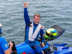 Erik Stark Menangi Sprint Race F1 Powerboat Danau Toba