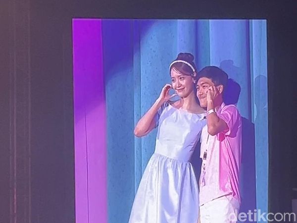 Pesona Yoona SNSD Menohok Sampai ke Tribun Tennis Indoor!