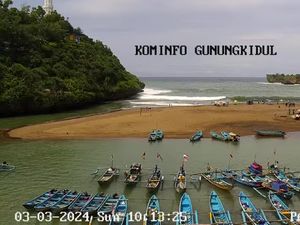 Waspada! Gelombang Laut di Pantai Selatan Gunungkidul Capai 3,5 Meter Waspada! Gelombang Laut di Pantai Selatan Gunungkidul Capai 3,5 Meter