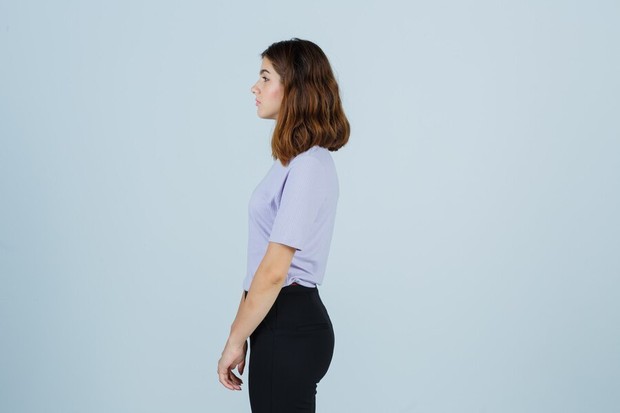 Hindari membungkuk/ Foto: Freepik/@8photo Hindari membungkuk/ Foto: Freepik/@8photo