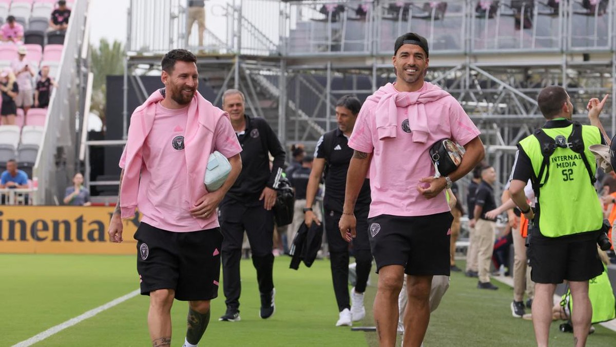 Lionel Messi (kiri) dan Luis Suarez. Foto: USA TODAY Sports via Reuters Con/Sam Navarro