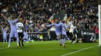 Bellingham mengira dirinya sudah bikin gol kemenangan. Ia pun merayakan. Foto: AP/Jose Breton