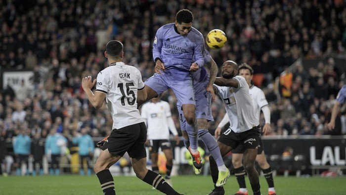 Jude Bellingham vs Valencia Soccer Football - LaLiga - Valencia v Real Madrid - Mestalla, Valencia, Spain - March 2, 2024
Real Madrid's Jude Bellingham scores a disallowed goal after scoring just after the full time whistle was blown by the referee REUTERS/Pablo Morano