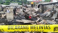 Potret Kebakaran Puluhan Kamar Kos di Denpasar