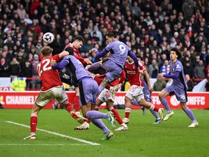 Darwin Nunez Diejek Fans Nottingham Forest Lalu Cetak Gol