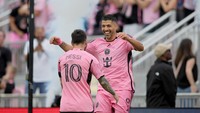 Di Venue Chase Stadium, Lionel Messi dan Luis Suarez sama-sama bikin sepasang gol untuk membawa Inter Miami menang 5-0. Foto: USA TODAY Sports via Reuters Con/Sam Navarro