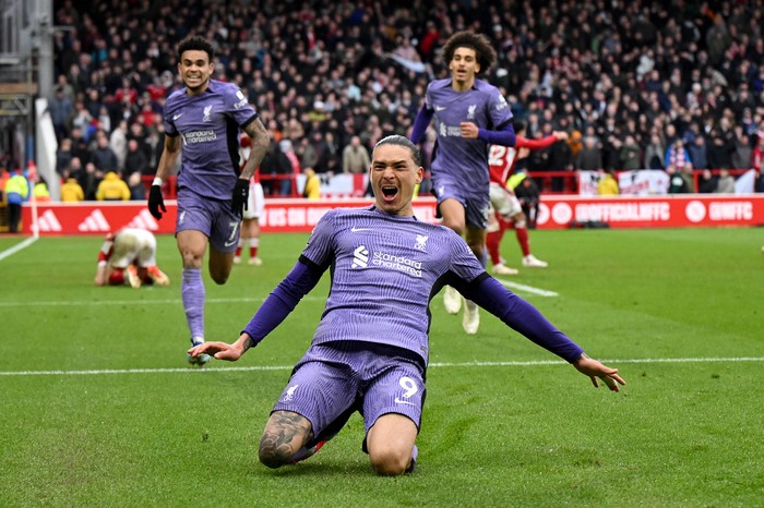 NOTTINGHAM, ENGLAND - MARCH 02: Darwin Nunez of Liverpool celebrates scoring his teams first goal during the Premier League match between Nottingham Forest and Liverpool FC at the City Ground on March 02, 2024 in Nottingham, England. (Photo by Shaun Botterill/Getty Images)