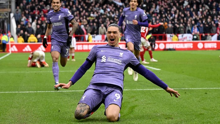 NOTTINGHAM, ENGLAND - MARCH 02: Darwin Nunez of Liverpool celebrates scoring his teams first goal during the Premier League match between Nottingham Forest and Liverpool FC at the City Ground on March 02, 2024 in Nottingham, England. (Photo by Shaun Botterill/Getty Images)