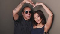 Jomblo Jangan Iri! 7 Potret Kemesraan Marion Jola dengan Dennis Talakua