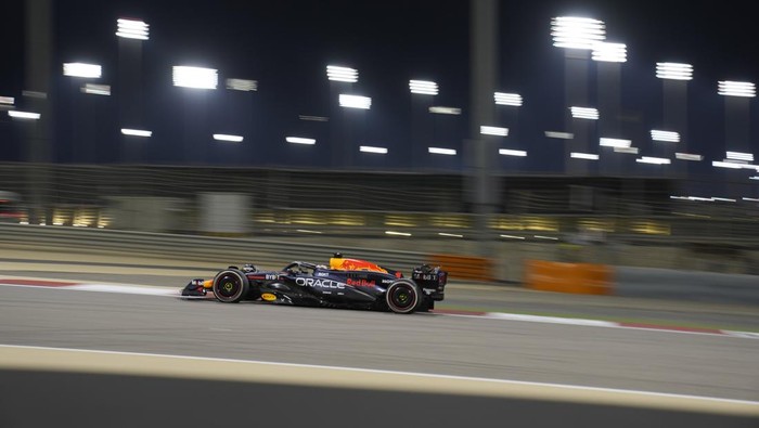 Max Verstappen juara GP Bahrain. (Foto: AP/Darko Bandic) Max Verstappen juara GP Bahrain. (Foto: AP/Darko Bandic)