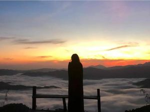 Negeri di Atas Awan di Dekat Labuan Bajo Negeri di Atas Awan di Dekat Labuan Bajo