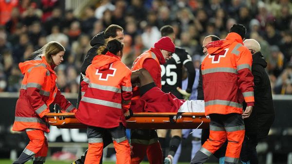 Ekspresi Pemain Valencia dan Real Madrid Lihat Diakhaby Patah Kaki