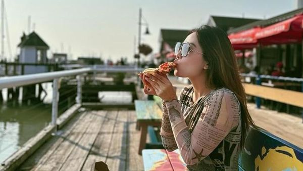 Gaya Cantik Natasha Wilona Saat Kulineran Keliling Dunia