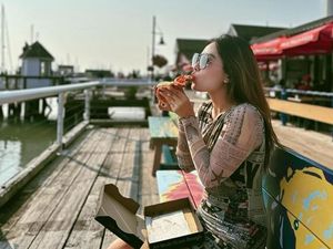 Gaya Cantik Natasha Wilona Saat Kulineran Keliling Dunia Gaya Cantik Natasha Wilona Saat Kulineran Keliling Dunia