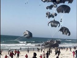 Ramai-Ramai Kirim Bantuan ke Gaza Via Udara