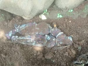 Bungkusan Mirip Pocong Bayi di Purwokerto Bikin Heboh, Ternyata Isinya... Bungkusan Mirip Pocong Bayi di Purwokerto Bikin Heboh, Ternyata Isinya...
