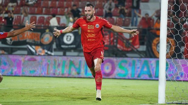 Pertandingan Persija vs Dewa United di Liga 1. Persija menang 4-1 lewat gol-gol dari Ryo Matsumura (2 gol) dan Marko Simic (2 gol).