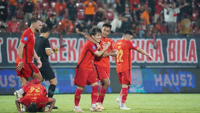 Pertandingan Persija vs Dewa United di Liga 1. Persija menang 4-1 lewat gol-gol dari Ryo Matsumura (2 gol) dan Marko Simic (2 gol).
