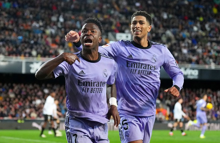 VALENCIA, SPAIN - MARCH 02: Vinicius Junior of Real Madrid celebrates scoring his teams second goal with teammate Jude Bellingham during the LaLiga EA Sports match between Valencia CF and Real Madrid CF at Estadio Mestalla on March 02, 2024 in Valencia, Spain. (Photo by Aitor Alcalde/Getty Images)