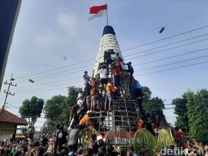 Tumpeng-tumpeng Raksasa Menyambut Bulan Suci Ramadan di Sidoarjo Tumpeng-tumpeng Raksasa Menyambut Bulan Suci Ramadan di Sidoarjo