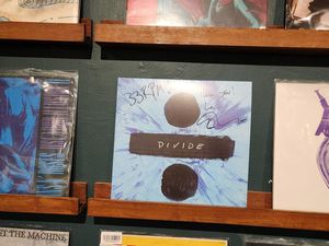 Gokil, Vinyl Album Divide Ed Sheeran Ditawar Rp 11 Juta di Pasar Santa!