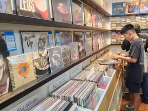 Momen Agak Lain di Pasar Santa Kala Ed Sheeran Mendadak Blusukan Momen Agak Lain di Pasar Santa Kala Ed Sheeran Mendadak Blusukan