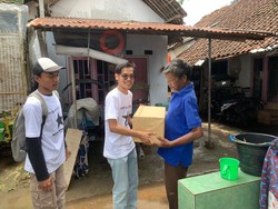 Aksi Sosial Pemuda Kabupaten Malang Bagikan Sembako ke Warga Pra Sejahtera