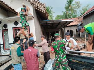 Lampung Timur Diterjang Puting Beliung, 3 Warga Tertimpa Bangunan Rumah