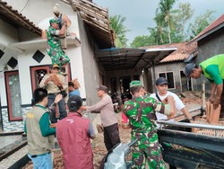 Lampung Timur Diterjang Puting Beliung, 3 Warga Tertimpa Bangunan Rumah