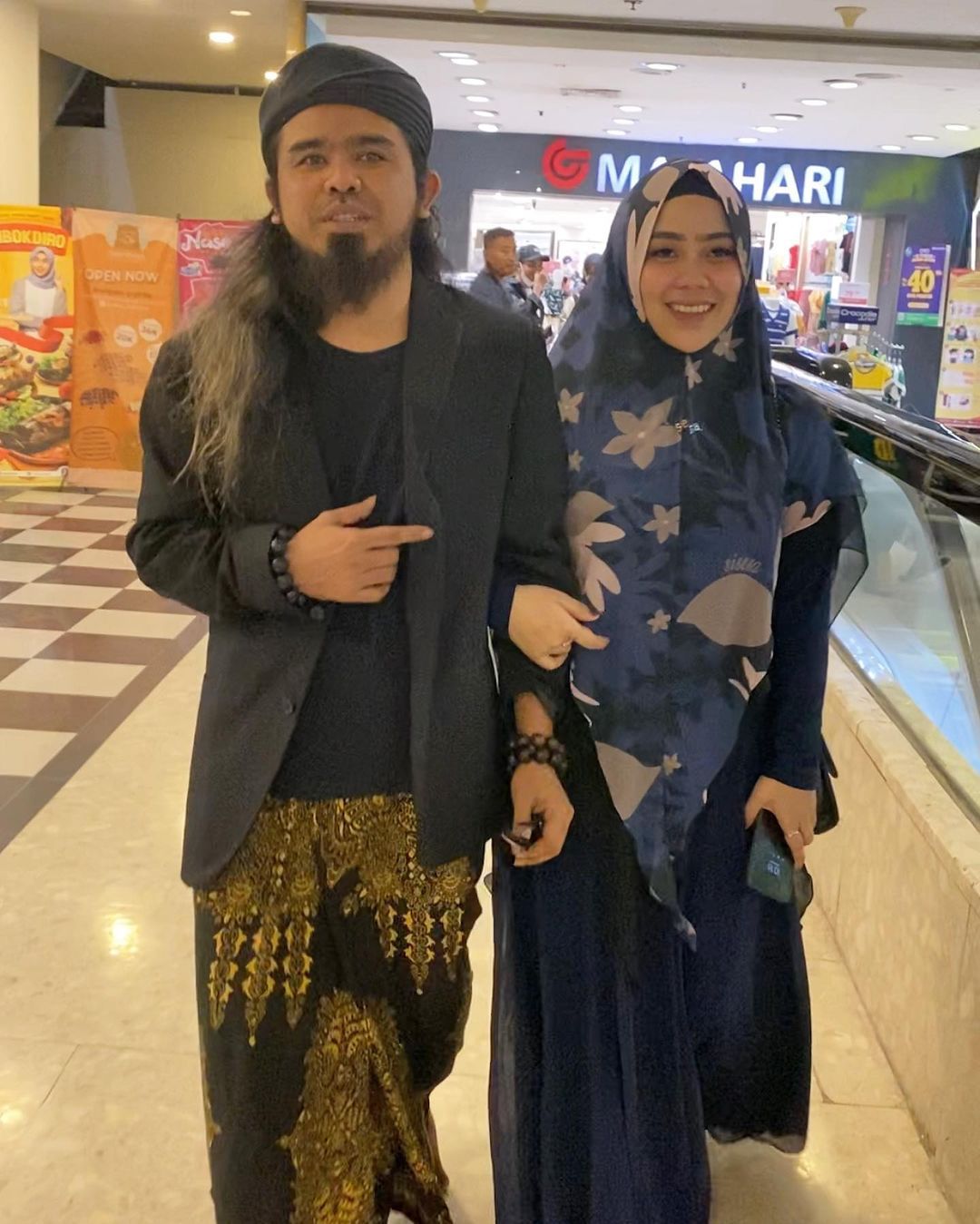Yuni, istri Gus Samsudin