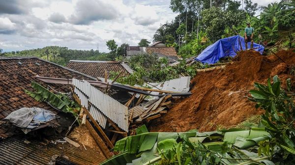 9 Rumah di Desa Ciherang Lebak Jadi Korban Longsor