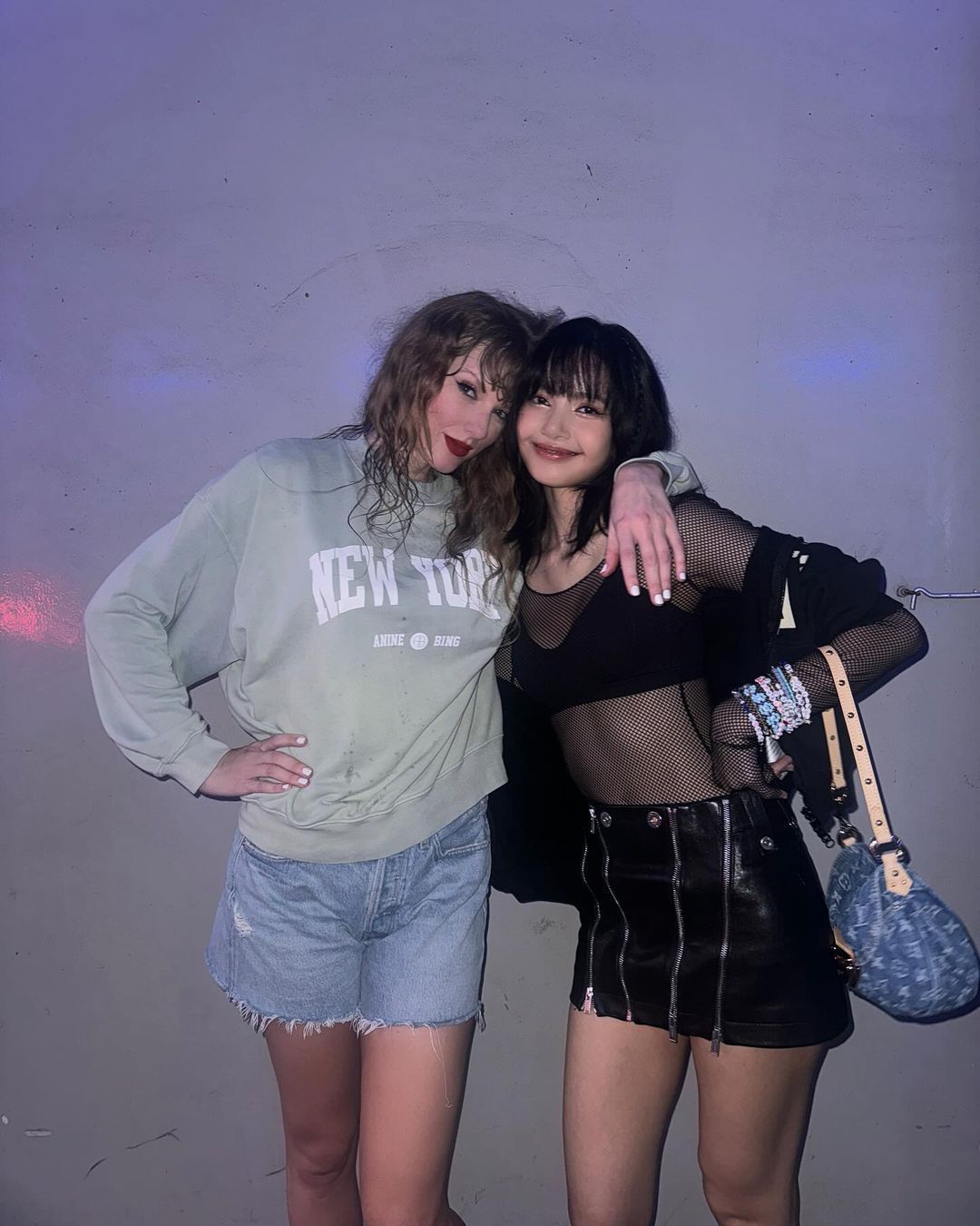 Akrab Banget, Lisa BLACKPINK Pamer Foto Bareng Taylor Swift
