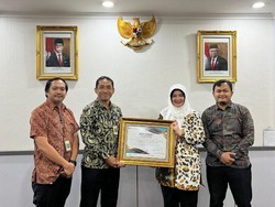 Bea Cukai Raih Penghargaan Perlindungan Merek dari PT Paragon