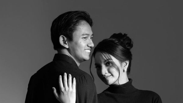 7 Foto Maternity Shoot Belva Devara & Sabrina Anggraini, Simpel Serba Hitam