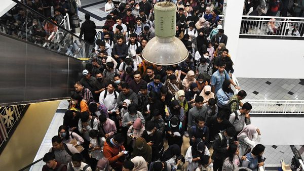 Pencari Kerja Menyemut di Bursa Kerja Bekasi