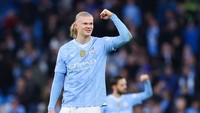 Erling Haaland - Man City = 16 gol tanpa penalti (dari total 20 golnya di Premier League 2023/2024 sejauh ini). Foto: Getty Images/James Gill - Danehouse