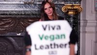 7 Momen Victoria Beckham Didemo Aktivis Pecinta Hewan di Paris Fashion Week