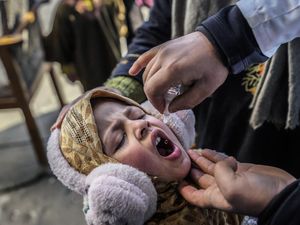 Gerakan Imunisasi Polio untuk Ribuan Balita di Kashmir Gerakan Imunisasi Polio untuk Ribuan Balita di Kashmir