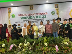 Haru Orang Tua Gantikan Wisuda Mendiang Putrinya di IAIN Gorontalo