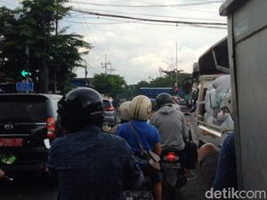 Suara Ledakan Keras Terdengar di Asrama Brimob Jalan Gresik Surabaya Suara Ledakan Keras Terdengar di Asrama Brimob Jalan Gresik Surabaya