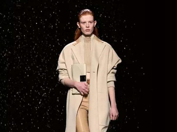 10 Koleksi Hermes Fall/Winter 2024, Busana Naik Motor Hingga Kuda Penuh Gaya
