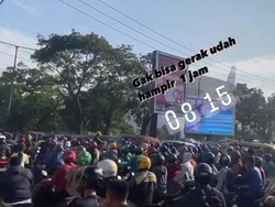 Simpang Unimed Macet Parah, Kendaraan Warga Tak Bergerak 30 Menit