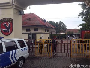 Petaka Ledakan Gudang Mako Brimob Surabaya Berujung 10 Anggota Gegana Luka Petaka Ledakan Gudang Mako Brimob Surabaya Berujung 10 Anggota Gegana Luka