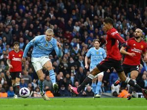 Keane: City Permainkan MU di 25 Menit Akhir