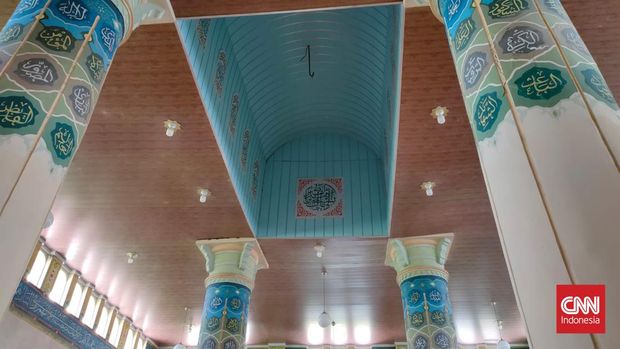 Masjid yang bernama As'Said atau lebih dikenal dengan sebutan Masjid Arab adalah salah satu masjid yang berumur tua di Makassar, Sulawesi Selatan (CNNIndonesia/Ilham)