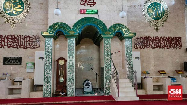 Masjid yang bernama As'Said atau lebih dikenal dengan sebutan Masjid Arab adalah salah satu masjid yang berumur tua di Makassar, Sulawesi Selatan (CNNIndonesia/Ilham)