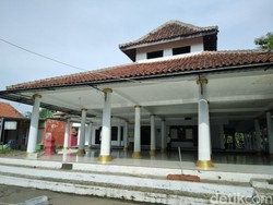 Masjid Merah Pasalakan dan Kisah Syarif Abdurrahman Al Usmani