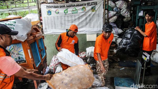 Melihat Lebih Dekat Peran Penting Bank Sampah