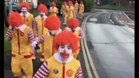 Skuad MU diibaratkan badut Ronald McDonalds saat melawan Man City. Foto: dok. Internet/X (Twitter)